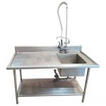 Tarja derecha con llave de prelavado y  repisa inferior