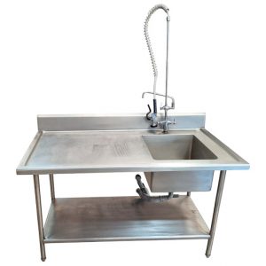 Tarja derecha con llave de prelavado y  repisa inferior